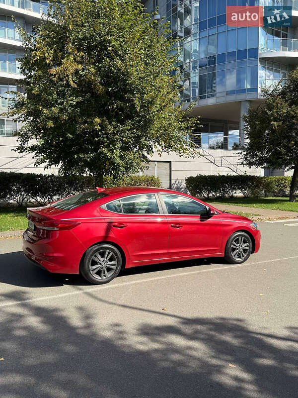 Седан Hyundai Elantra 2016 в Киеве