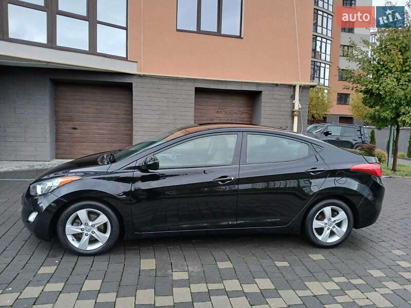Седан Hyundai Elantra 2012 в Ивано-Франковске