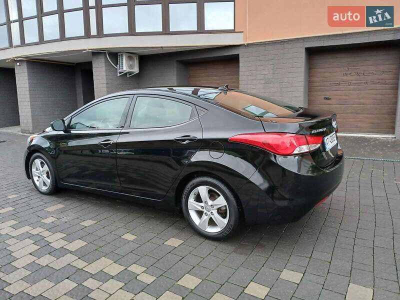 Седан Hyundai Elantra 2012 в Ивано-Франковске