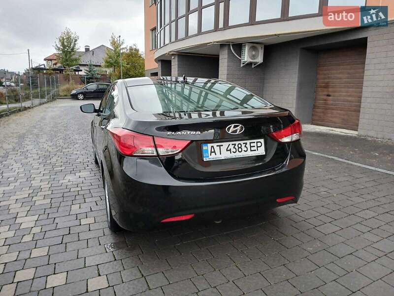 Седан Hyundai Elantra 2012 в Ивано-Франковске