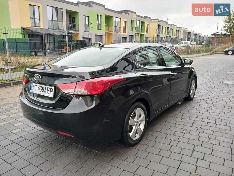 Седан Hyundai Elantra 2012 в Ивано-Франковске
