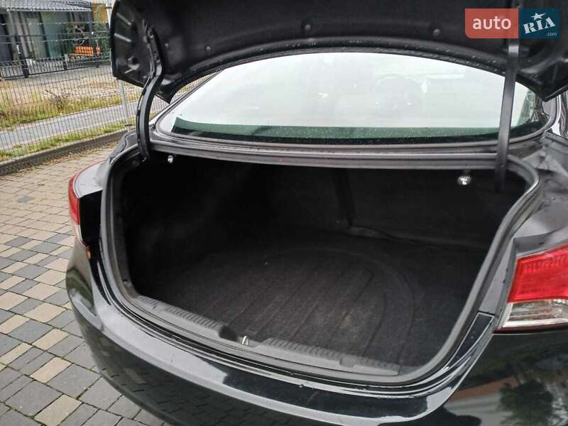 Седан Hyundai Elantra 2012 в Ивано-Франковске