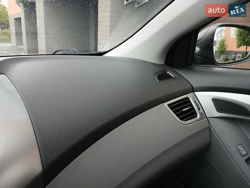 Седан Hyundai Elantra 2012 в Ивано-Франковске