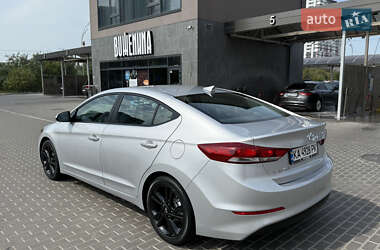 Седан Hyundai Elantra 2017 в 