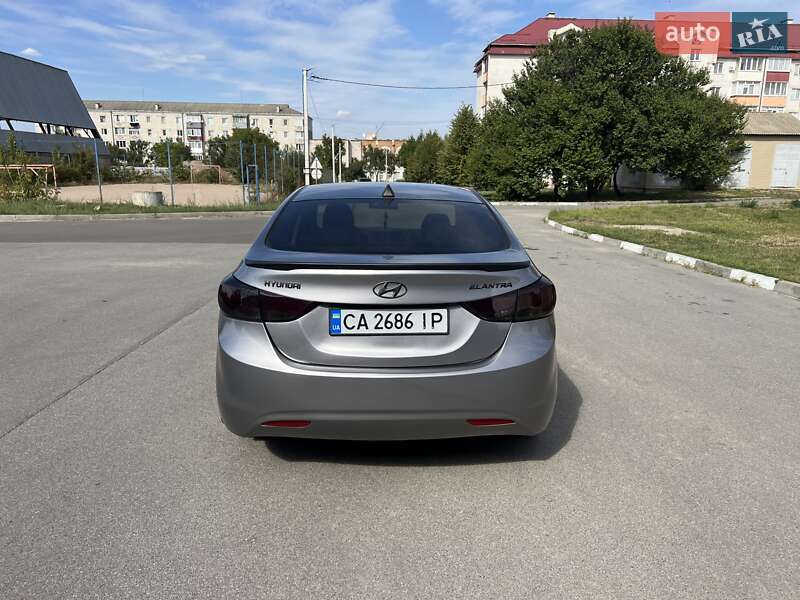 Седан Hyundai Elantra 2013 в Богуславе
