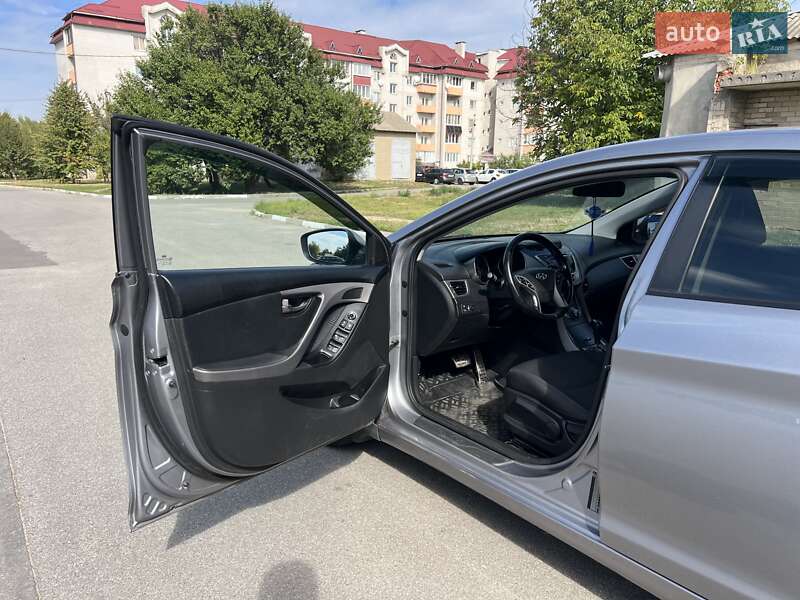 Седан Hyundai Elantra 2013 в Богуславе