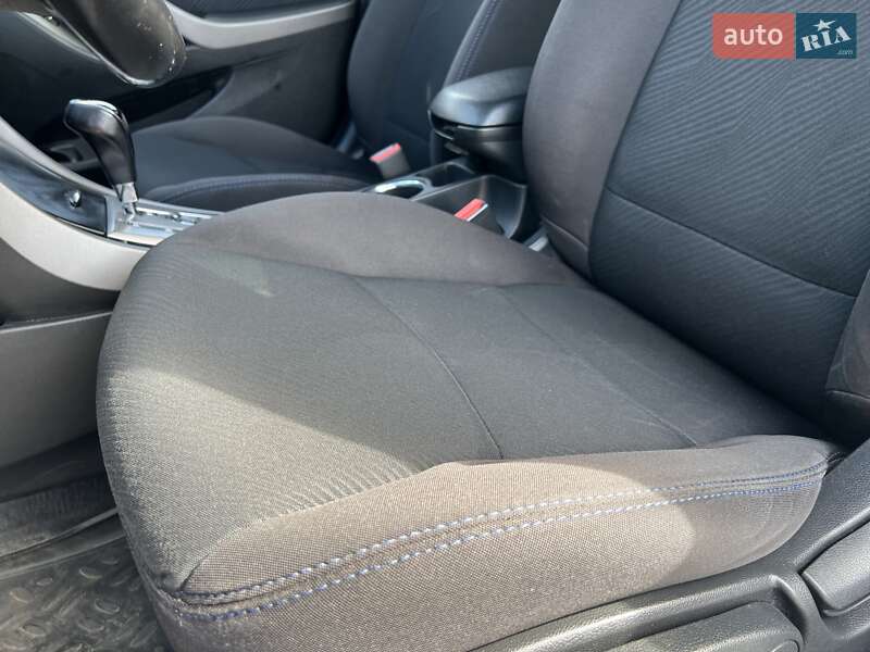 Седан Hyundai Elantra 2013 в Богуславе