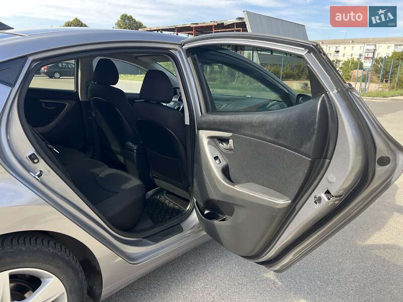 Седан Hyundai Elantra 2013 в Богуславе