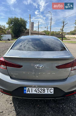 Седан Hyundai Elantra 2018 в 