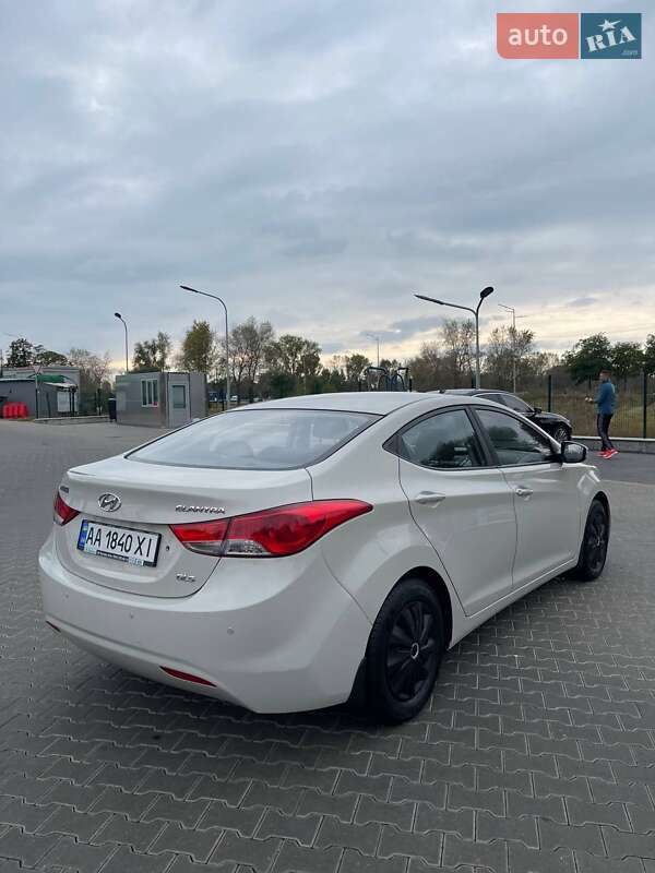 Седан Hyundai Elantra 2013 в Киеве