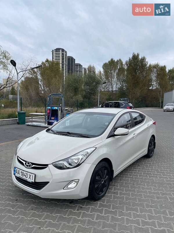 Седан Hyundai Elantra 2013 в Киеве