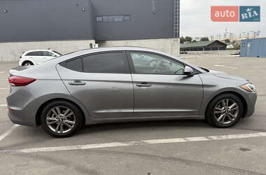 Седан Hyundai Elantra 2018 в 