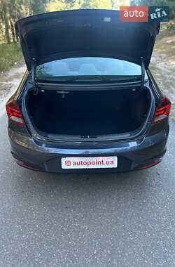 Седан Hyundai Elantra 2020 в 