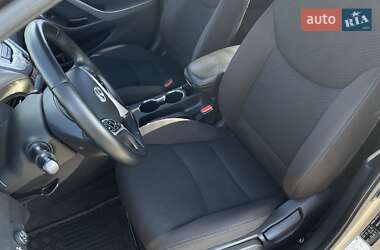 Седан Hyundai Elantra 2012 в 