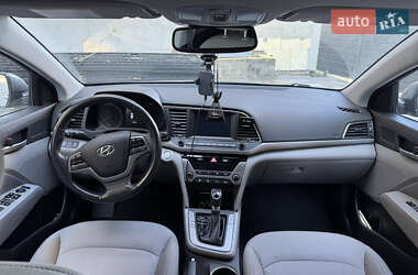 Седан Hyundai Elantra 2018 в 