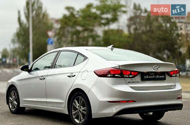 Седан Hyundai Elantra 2017 в 