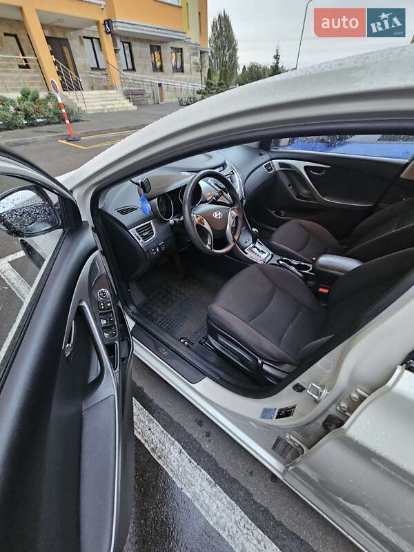 Седан Hyundai Elantra 2013 в Киеве