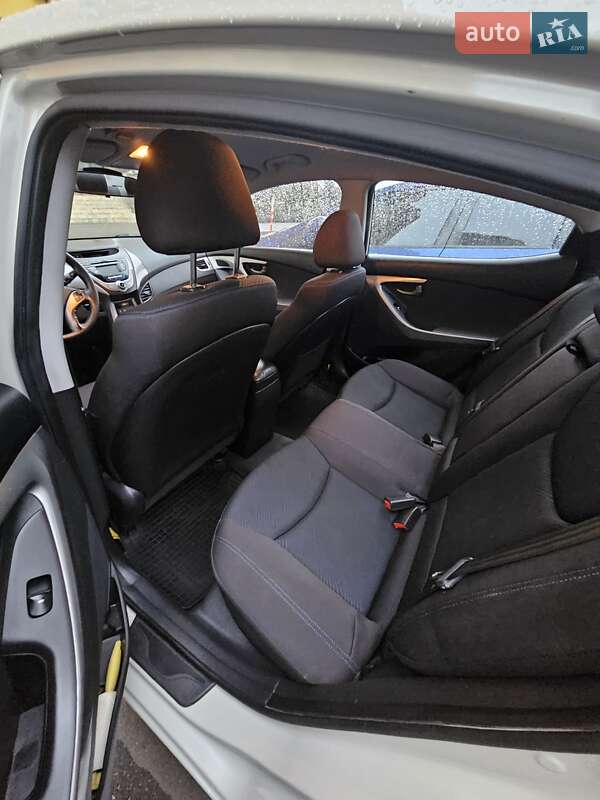Седан Hyundai Elantra 2013 в Киеве