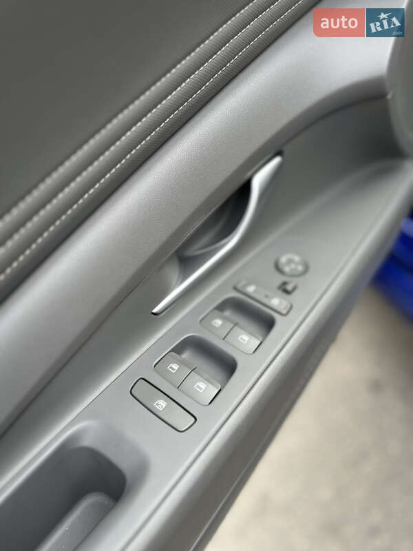 Седан Hyundai Elantra 2023 в Киеве
