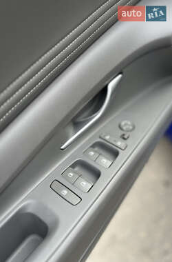 Седан Hyundai Elantra 2023 в  фото 20 Седан Hyundai Elantra 2023 в