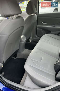 Седан Hyundai Elantra 2023 в  фото 22 Седан Hyundai Elantra 2023 в