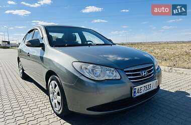 Седан Hyundai Elantra 2010 в Новомосковске