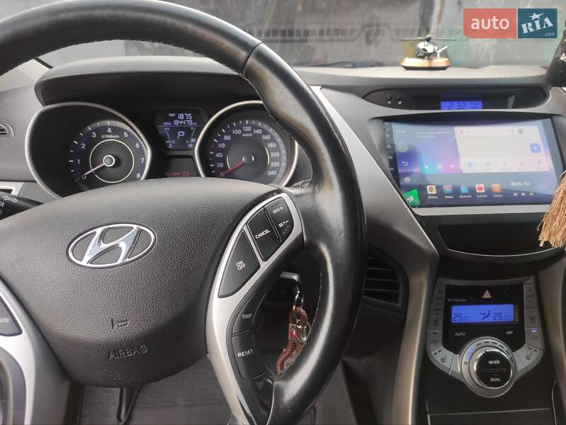 Седан Hyundai Elantra 2011 в Харькове