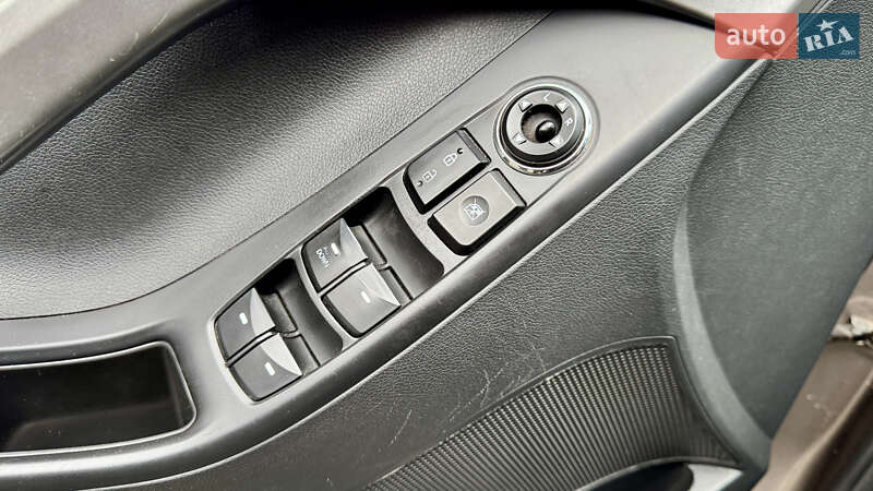 Седан Hyundai Elantra 2013 в Чернівцях