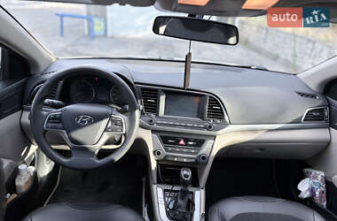 Седан Hyundai Elantra 2016 в 