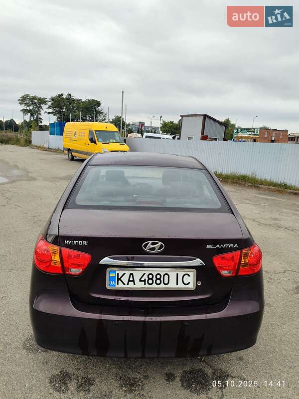 Седан Hyundai Elantra 2010 в Киеве