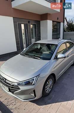 Седан Hyundai Elantra 2019 в Львові