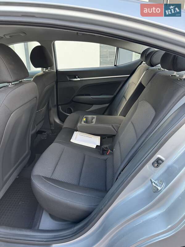 Седан Hyundai Elantra 2019 в Львові