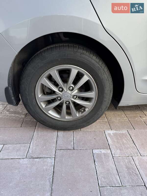 Седан Hyundai Elantra 2019 в Львові