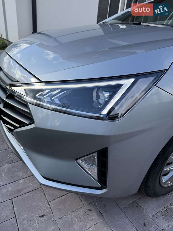 Седан Hyundai Elantra 2019 в Львові