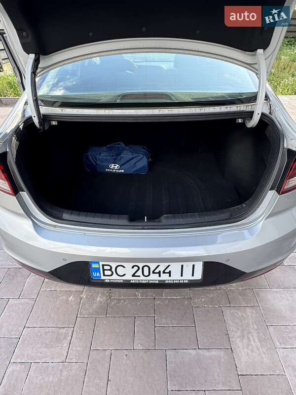 Седан Hyundai Elantra 2019 в Львові