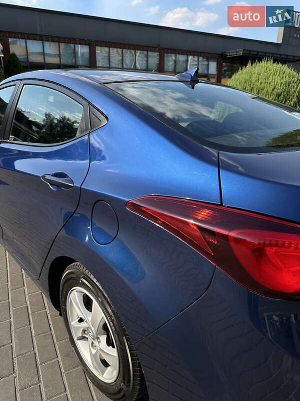 Седан Hyundai Elantra 2014 в Днепре