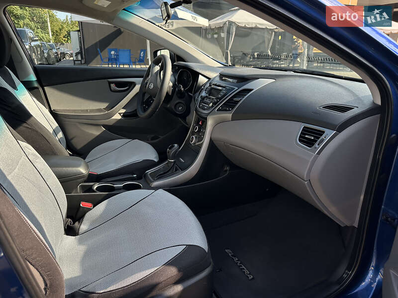 Седан Hyundai Elantra 2014 в Днепре