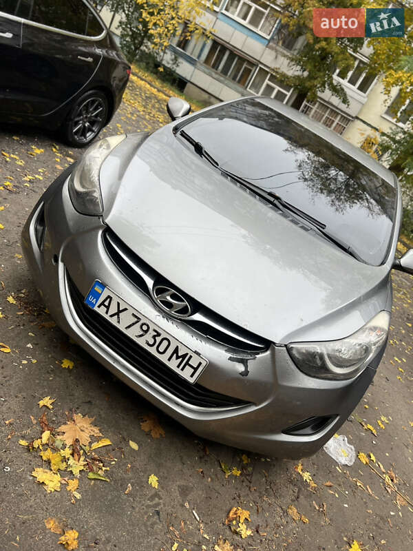 Hyundai Elantra 2012