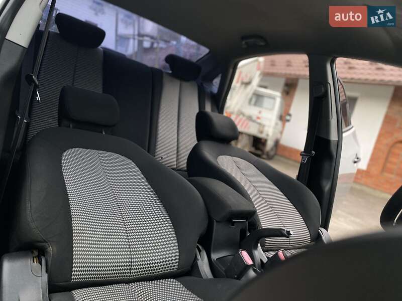 Седан Hyundai Elantra 2011 в Павлограде