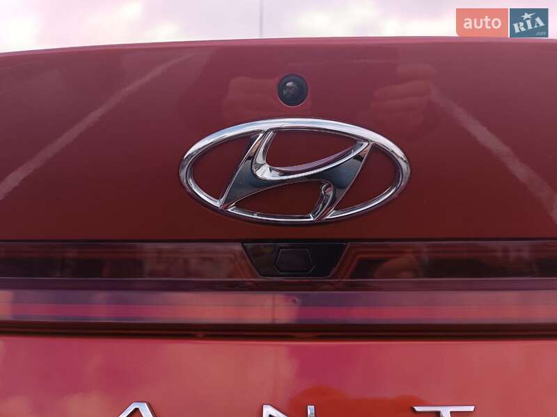 Седан Hyundai Elantra 2022 в Києві