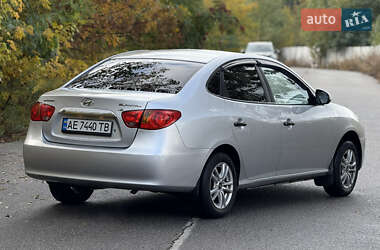 Седан Hyundai Elantra 2010 в  фото 4 Седан Hyundai Elantra 2010 в