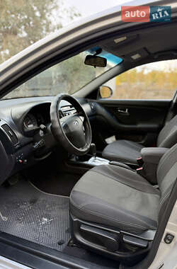 Седан Hyundai Elantra 2010 в  фото 11 Седан Hyundai Elantra 2010 в