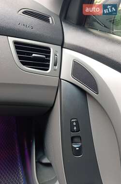 Седан Hyundai Elantra 2013 в 