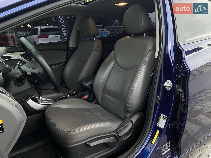 Седан Hyundai Elantra 2011 в Киеве