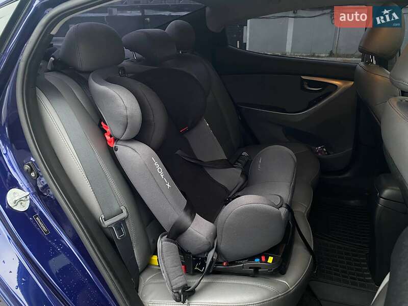 Седан Hyundai Elantra 2011 в Киеве