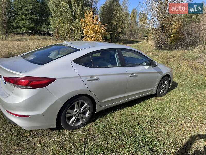 Седан Hyundai Elantra 2017 в Ирпене