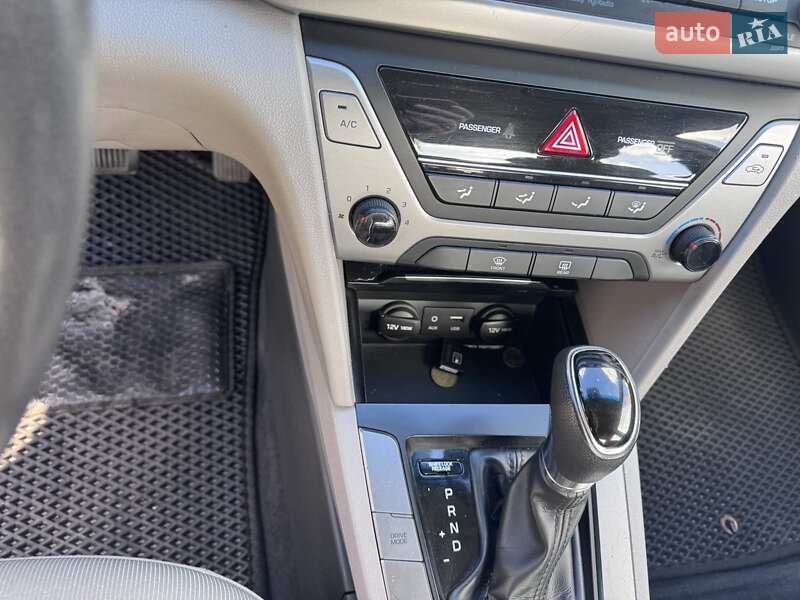 Седан Hyundai Elantra 2017 в Ирпене