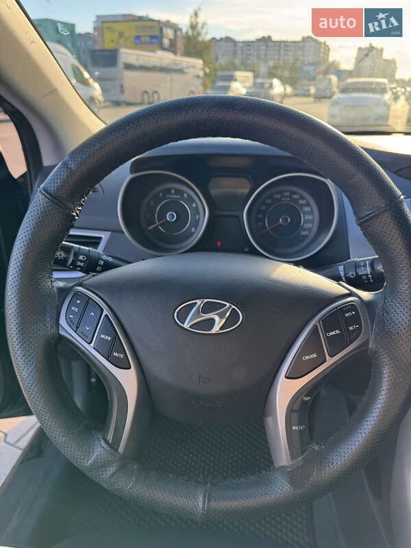 Седан Hyundai Elantra 2013 в Києві