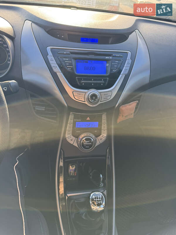 Седан Hyundai Elantra 2013 в Києві