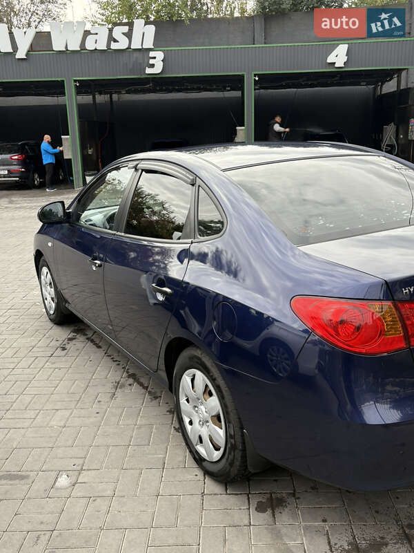 Седан Hyundai Elantra 2008 в Запорожье